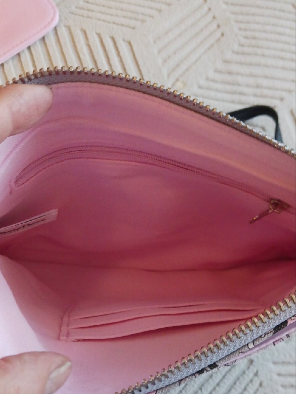 Disney Pink, White and Black Minnie Mouse Crossbody Bag with Tassel - Picture 9 of 13
